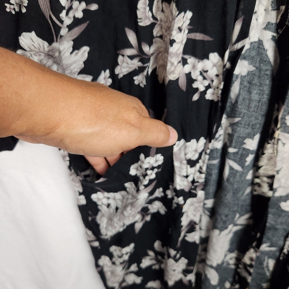 Spiritual Gangster Maya Women’s Size OS Black Floral Tie Front Kimono Duster - Picture 2 of 8